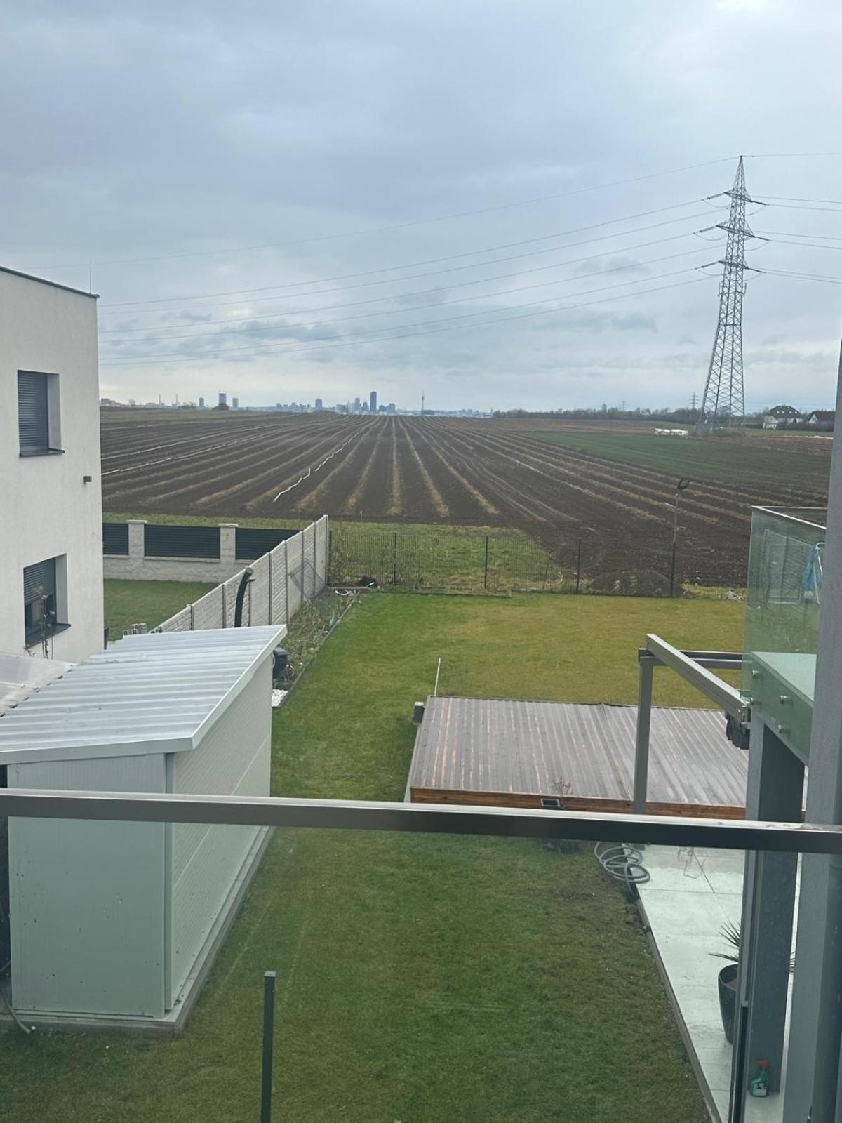 Skyline-View Villa Gerasdorf bei Wien Exteriör bild